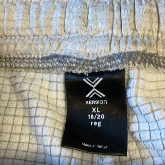 Xersion White Sweatpants with Elastic Waistband and Cuffed Ankles - Picture 3 of 4